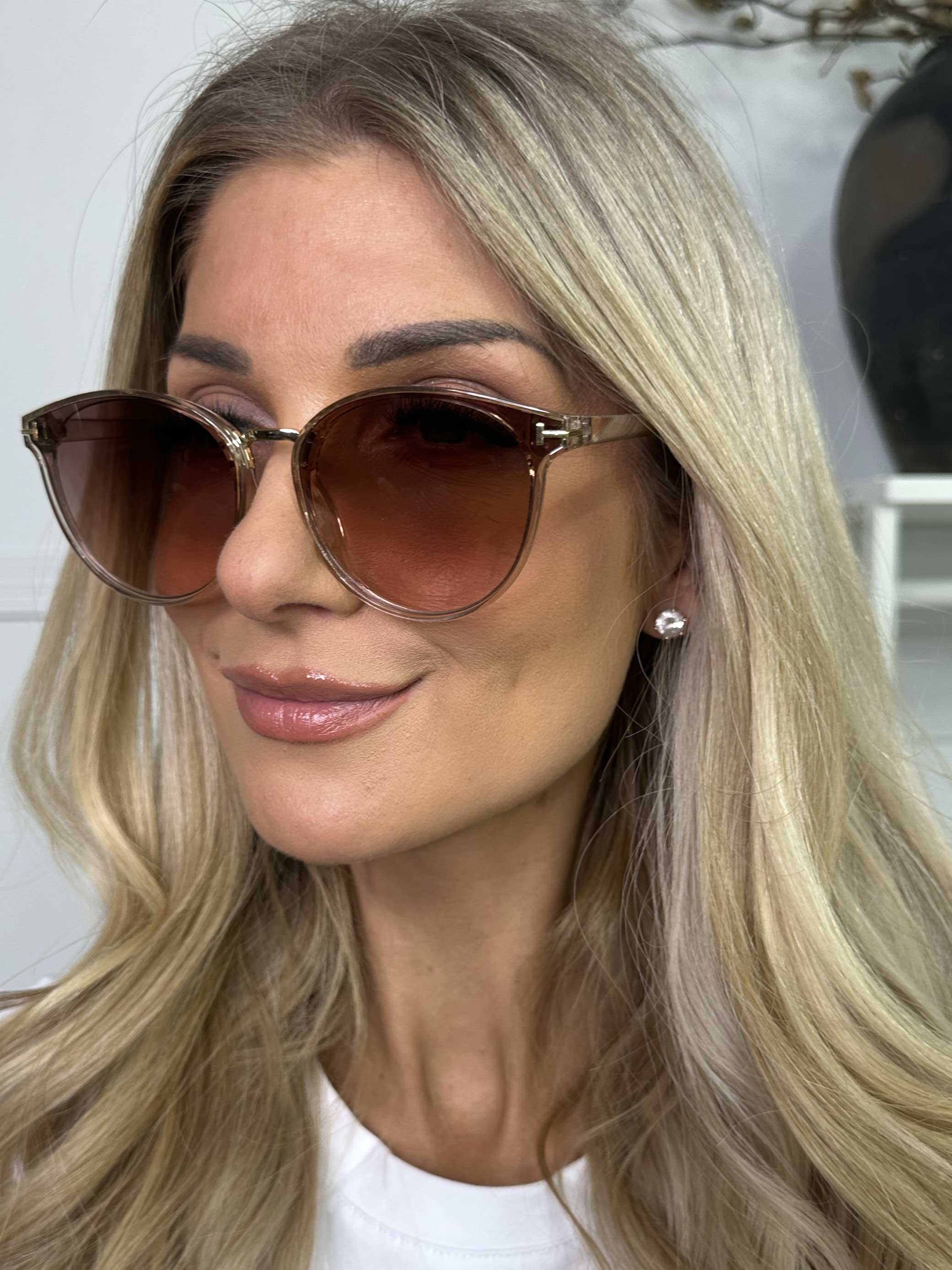 Madison - Solbriller med smalt stel og gulddetaljer